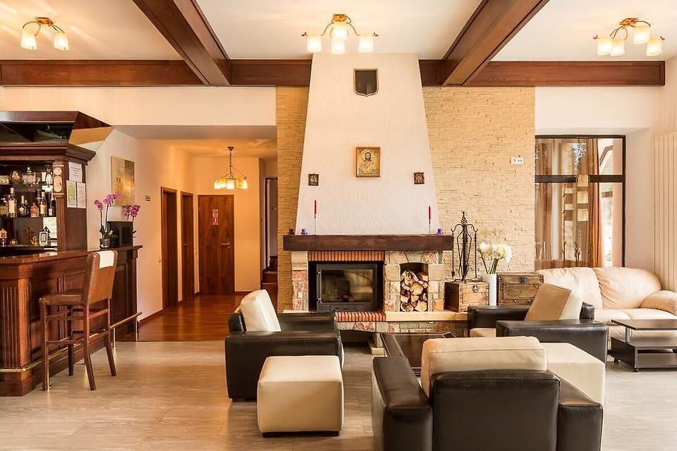 Vila Pinul si Mesteacanul